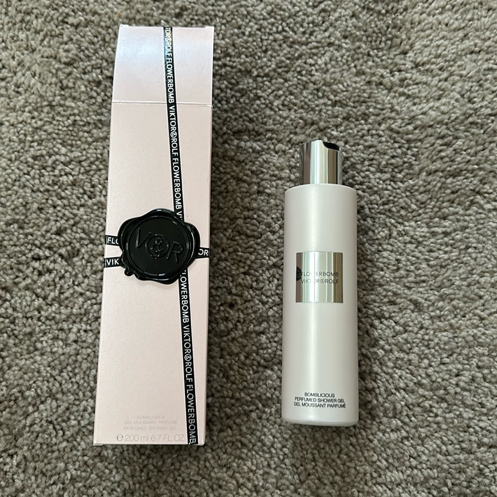 Viktor & Rolf Flowerbomb 6.7oz Shower Gel. Never Used